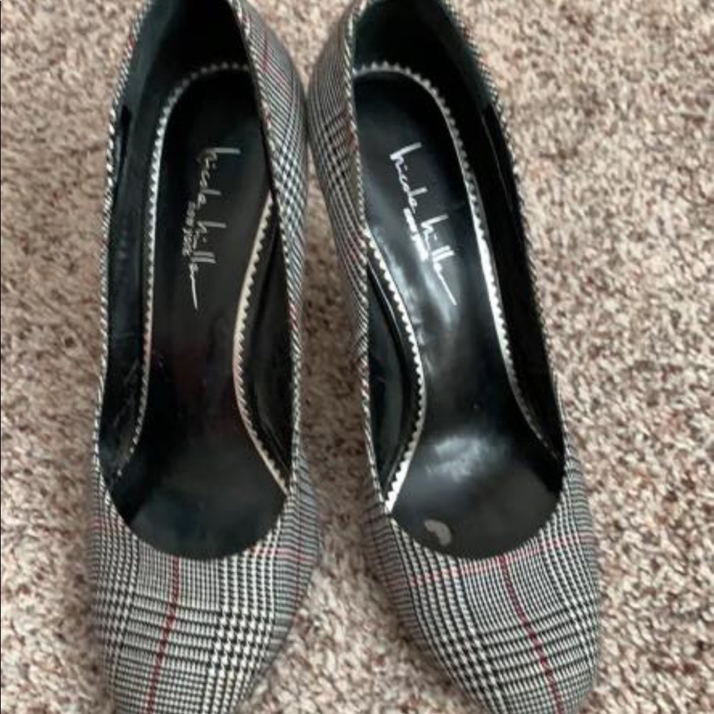 Plaid pumps round toe chunky heel - size 8